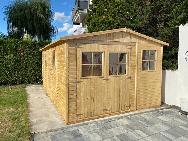 Zäune und Montage im Grünen